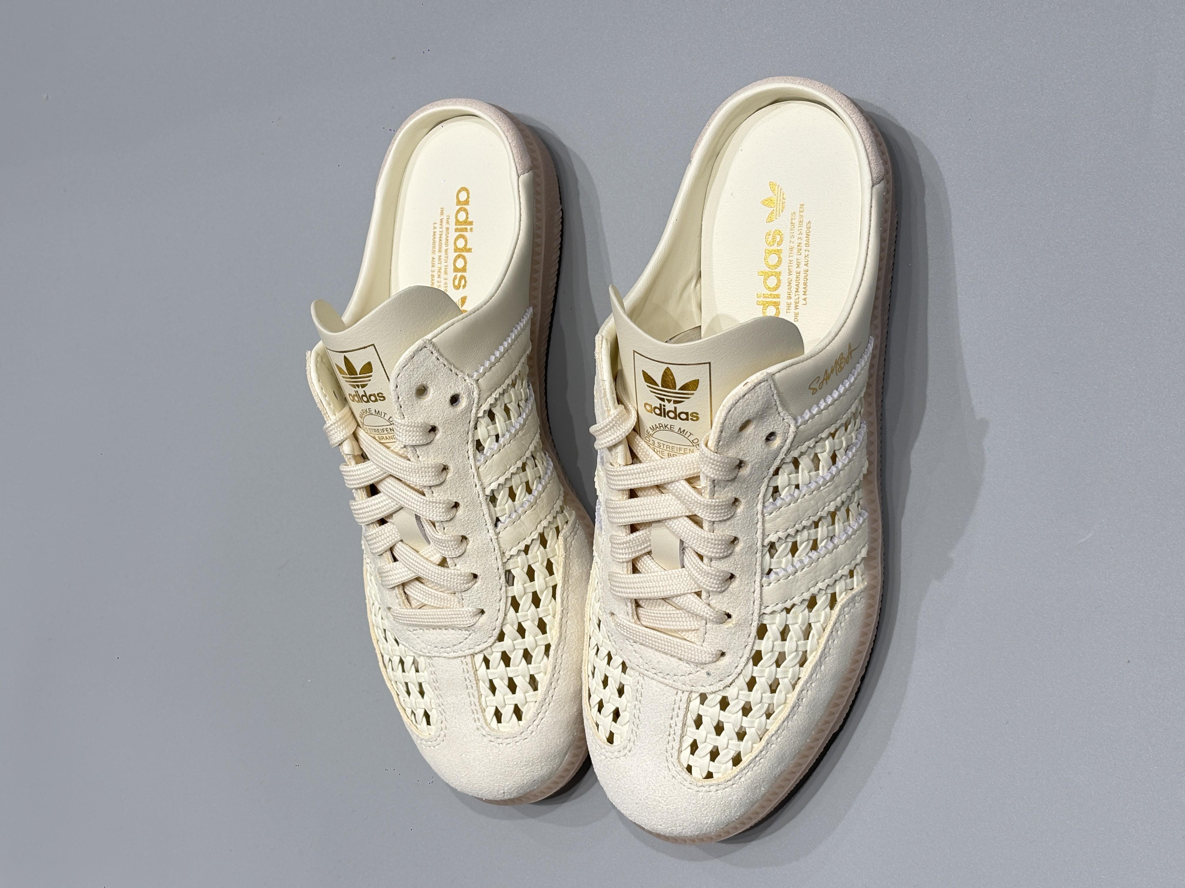 adidas这双一脚蹬编织镂空也太适合夏天穿搭了~